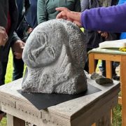 Beeldhouwen en spiritualiteit op Centre Lothlorien